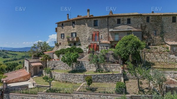 pentavano in vendita a Gualdo Cattaneo in zona Saragano