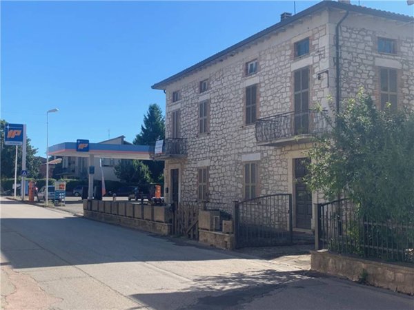 casa indipendente in vendita a Gualdo Cattaneo in zona Pozzo