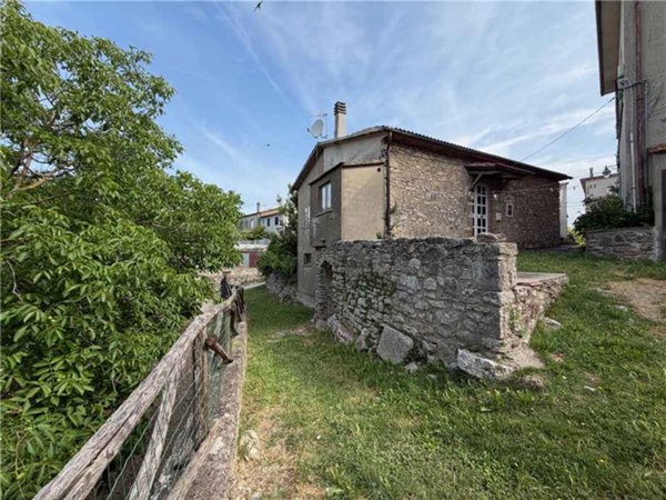 casa indipendente in vendita a Gualdo Cattaneo in zona Grutti