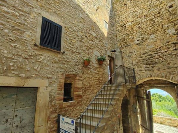 casa indipendente in vendita a Gualdo Cattaneo in zona Torri