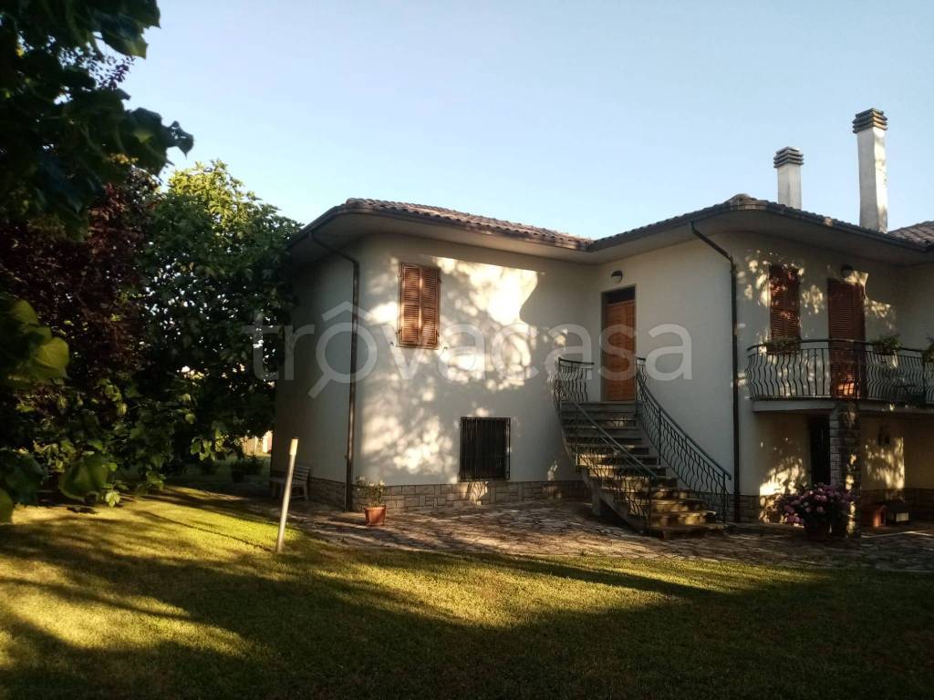 casa indipendente in vendita a Gualdo Cattaneo in zona San Terenziano