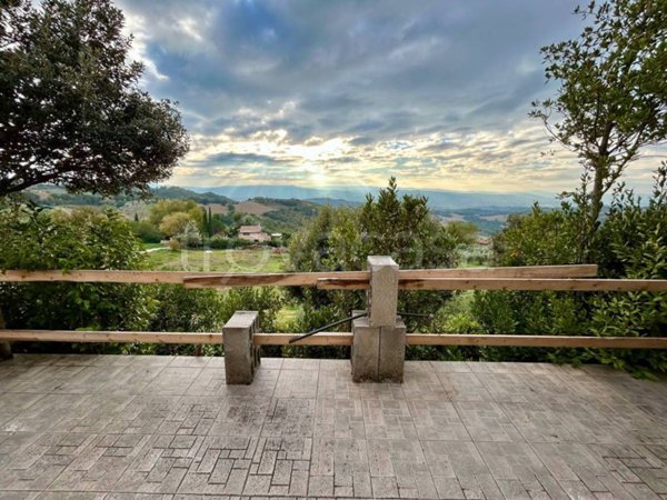 casa indipendente in vendita a Gualdo Cattaneo in zona San Terenziano