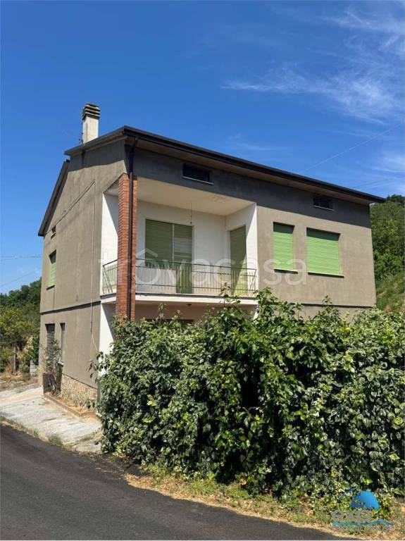 casa indipendente in vendita a Gualdo Cattaneo in zona Pozzo