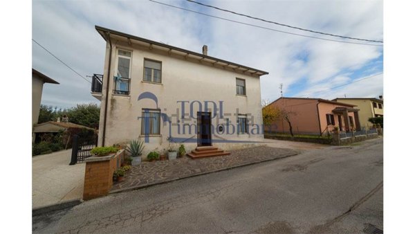 casa indipendente in vendita a Gualdo Cattaneo