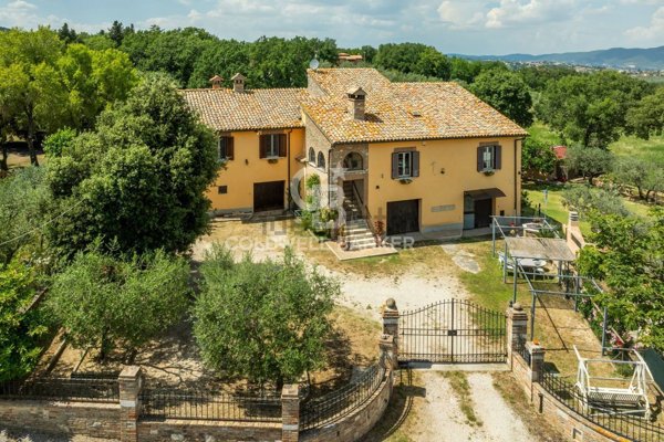 pentavano in vendita a Gualdo Cattaneo in zona Torri