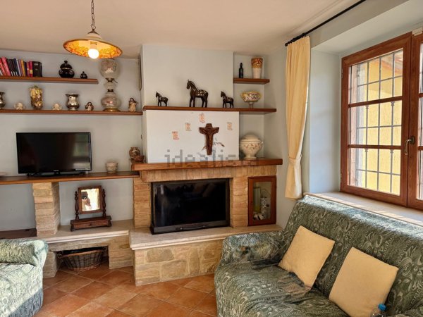 casa indipendente in vendita a Gualdo Cattaneo in zona Cerquiglino