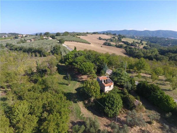 casa indipendente in vendita a Gualdo Cattaneo in zona Saragano