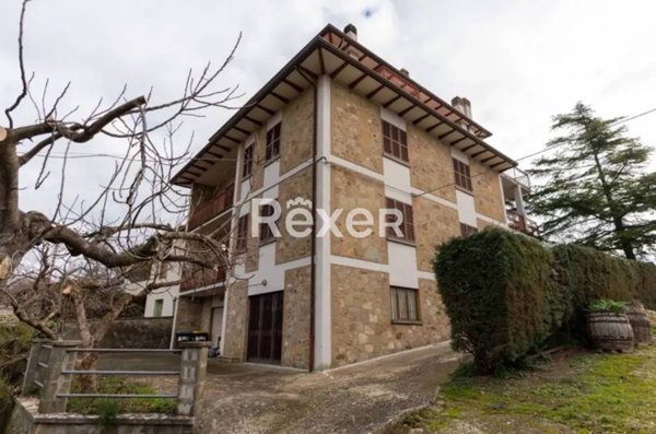 casa indipendente in vendita a Gualdo Cattaneo in zona Pozzo