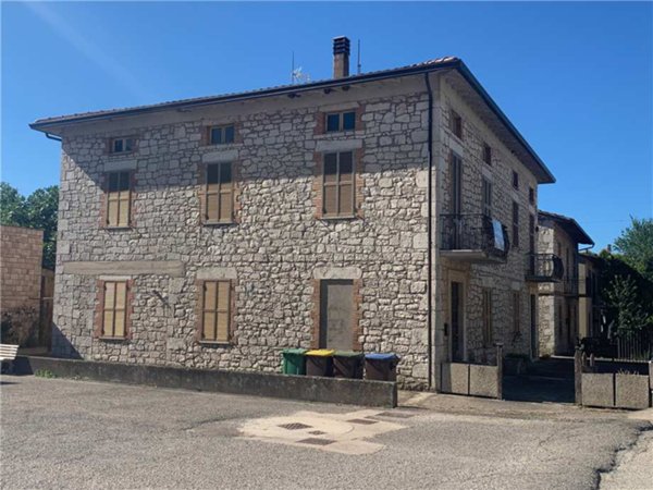 casa indipendente in vendita a Gualdo Cattaneo in zona San Terenziano