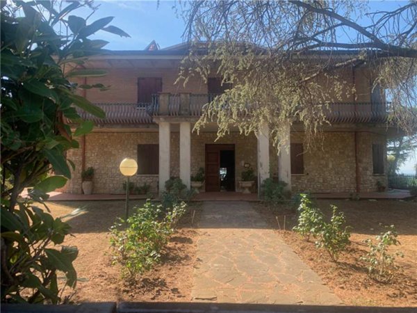 casa indipendente in vendita a Gualdo Cattaneo in zona San Terenziano