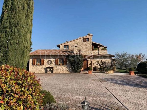 casale in vendita a Gualdo Cattaneo in zona Grutti