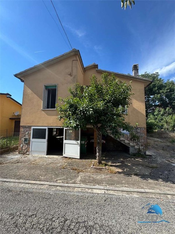 casa indipendente in vendita a Gualdo Cattaneo in zona San Terenziano