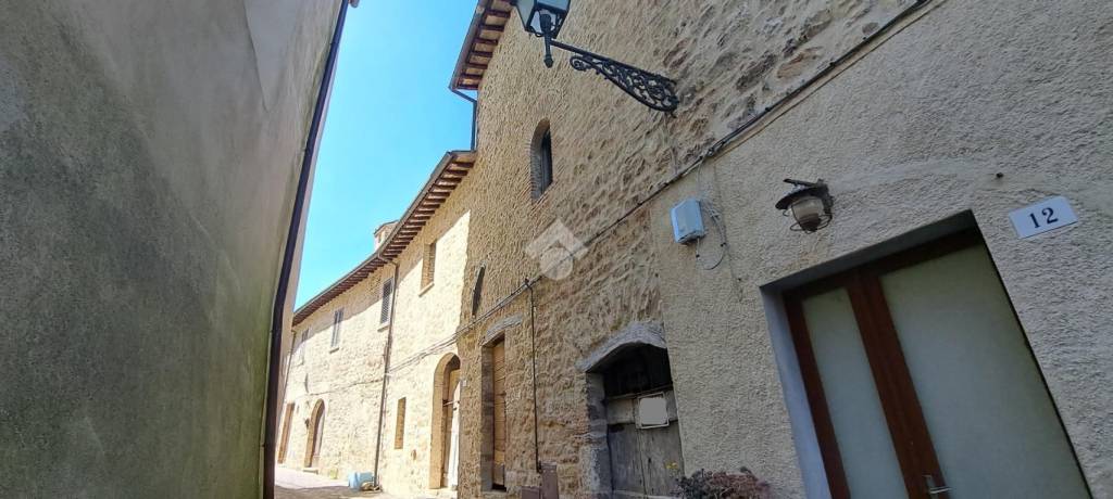 casa indipendente in vendita a Gualdo Cattaneo in zona Marcellano