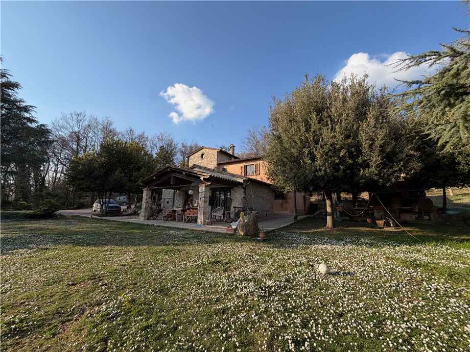 casa indipendente in vendita a Gualdo Cattaneo in zona Ponte di Ferro
