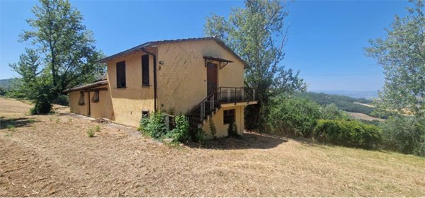 casa indipendente in vendita a Gualdo Cattaneo in zona Saragano