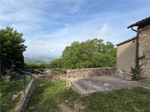 casa indipendente in vendita a Gualdo Cattaneo in zona Grutti