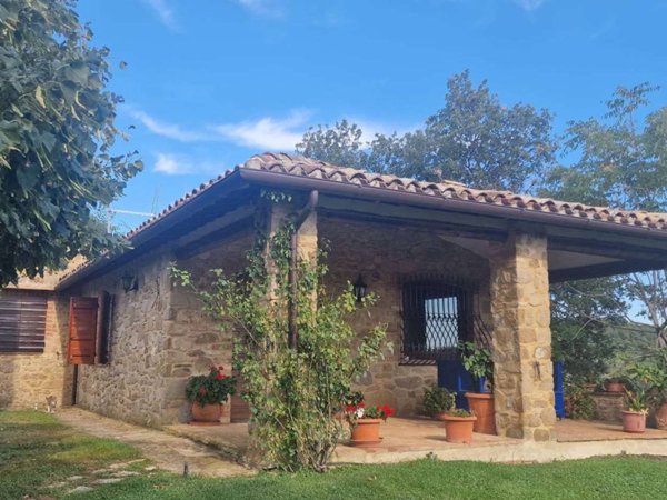 casa indipendente in vendita a Gualdo Cattaneo in zona San Terenziano