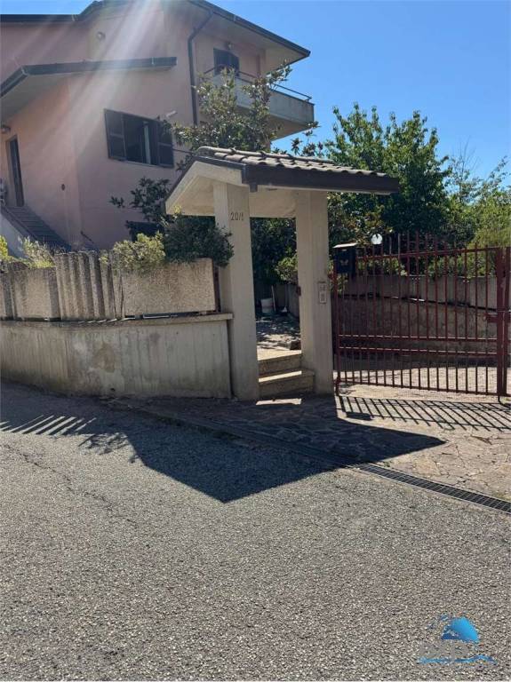 casa indipendente in vendita a Gualdo Cattaneo in zona San Terenziano