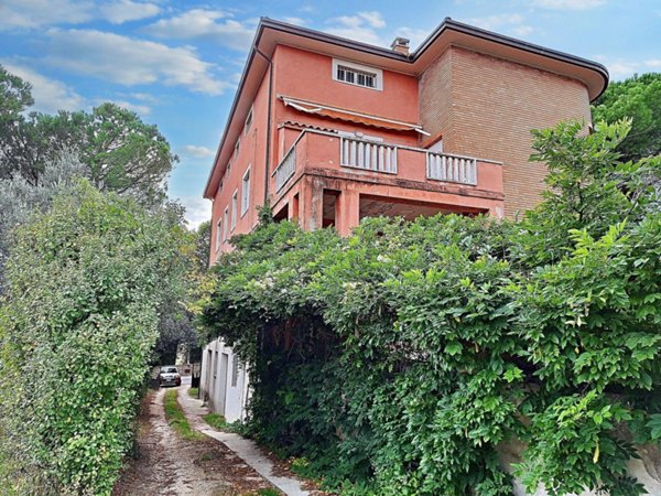 casa indipendente in vendita a Gualdo Cattaneo in zona Collesecco