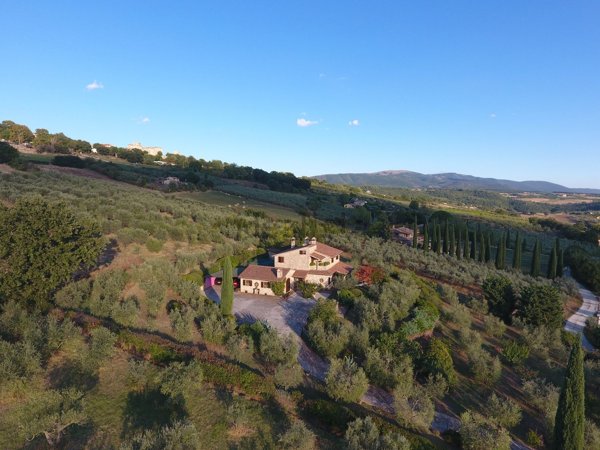 casa indipendente in vendita a Gualdo Cattaneo in zona Grutti