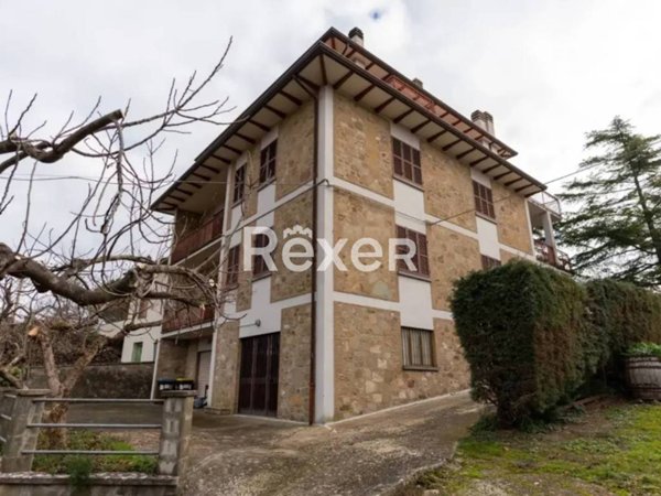 casa indipendente in vendita a Gualdo Cattaneo in zona Pozzo