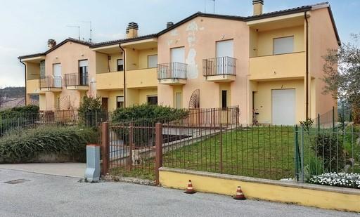 casa indipendente in vendita a Gualdo Tadino in zona Palazzo Ceccoli