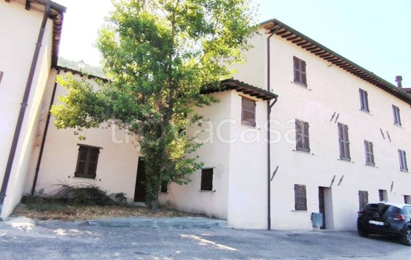 casa indipendente in vendita a Gualdo Tadino in zona Casale