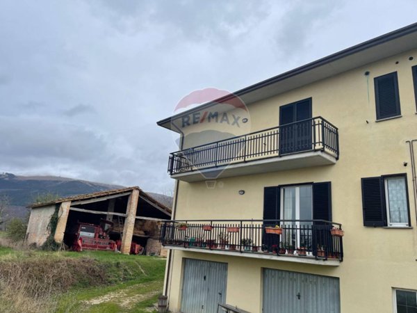 appartamento in vendita a Gualdo Tadino in zona Busche
