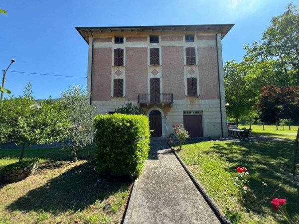 casa indipendente in vendita a Gualdo Tadino in zona Vaccara