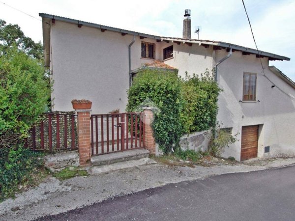 casa indipendente in vendita a Gualdo Tadino in zona Crocicchio