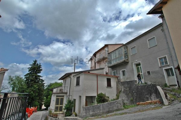 quadrivano in vendita a Gualdo Tadino in zona Roveto