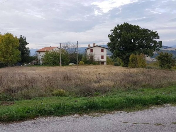 casa indipendente in vendita a Gualdo Tadino in zona Caprara