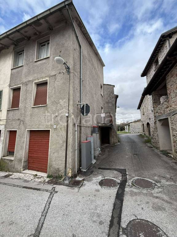 casa indipendente in vendita a Gualdo Tadino in zona Rigali