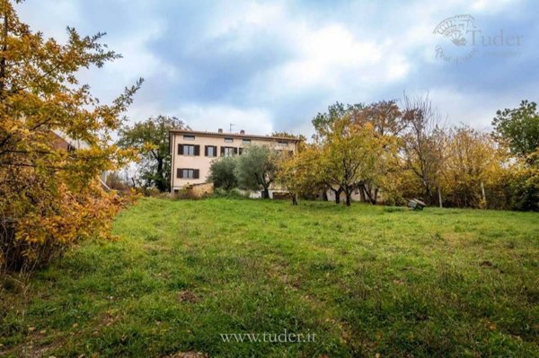 casa indipendente in vendita a Gualdo Tadino