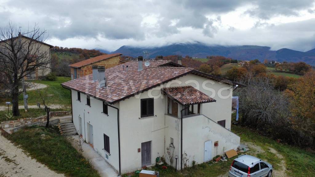 casa indipendente in vendita a Gualdo Tadino