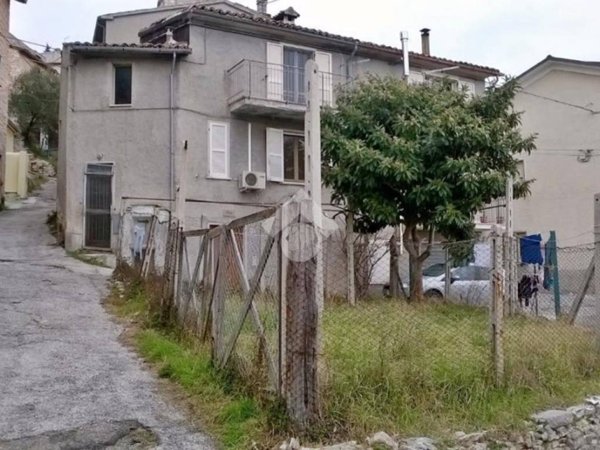 casa indipendente in vendita a Gualdo Tadino in zona Palazzo Mancinelli