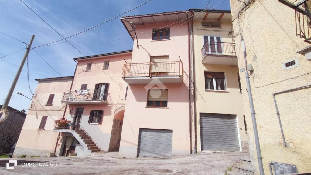 casa indipendente in vendita a Gualdo Tadino in zona Vaccara