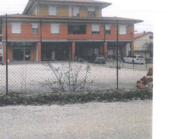 locale commerciale in vendita a Gualdo Tadino