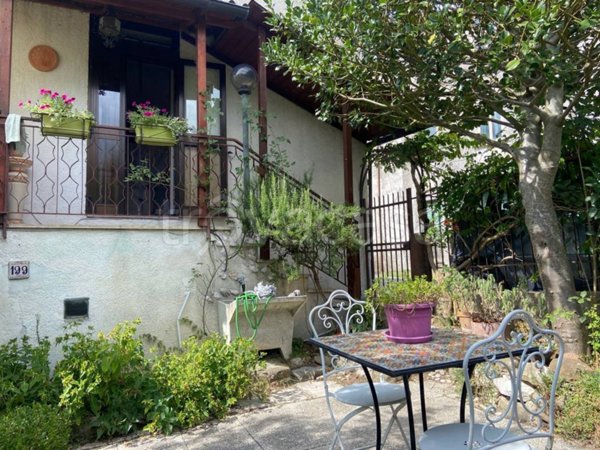 casa indipendente in vendita a Gualdo Tadino in zona Poggio Sant'Ercolano