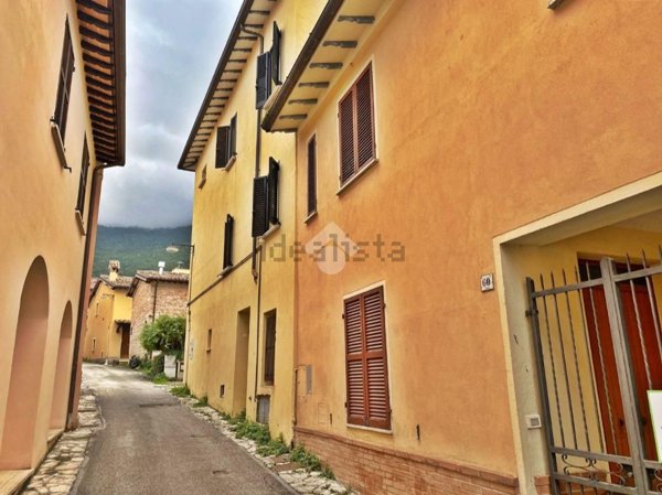 appartamento in vendita a Gualdo Tadino in zona Rigali