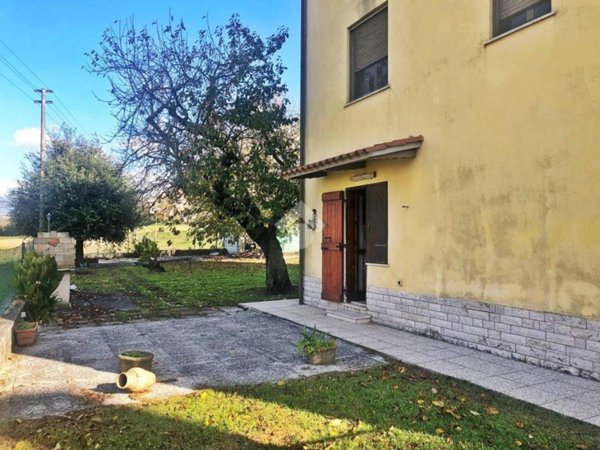 appartamento in vendita a Gualdo Tadino in zona Crocicchio