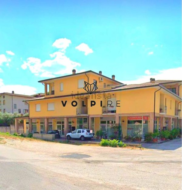 locale commerciale in vendita a Gualdo Tadino