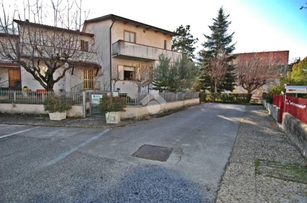 casa indipendente in vendita a Gualdo Tadino