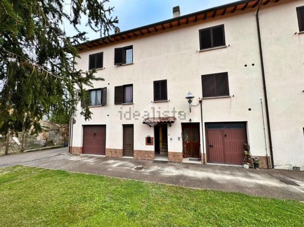 casa semindipendente in vendita a Gualdo Tadino in zona Rasina