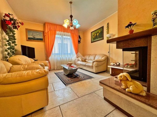 casa semindipendente in vendita a Gualdo Tadino in zona Rasina