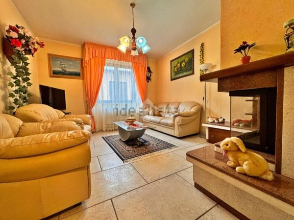 casa semindipendente in vendita a Gualdo Tadino in zona Rasina