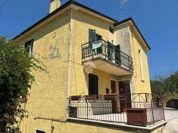 casa indipendente in vendita a Gualdo Tadino