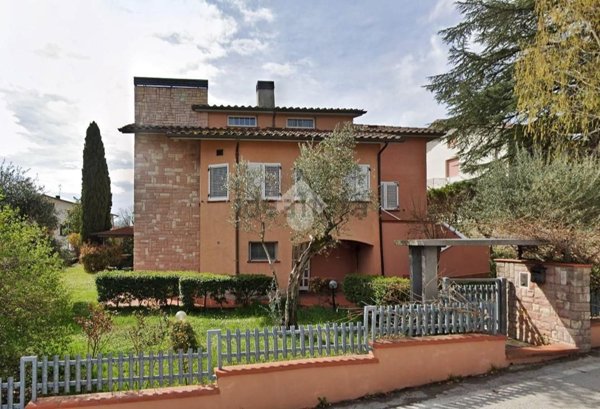 casa indipendente in vendita a Gualdo Tadino in zona San Pellegrino