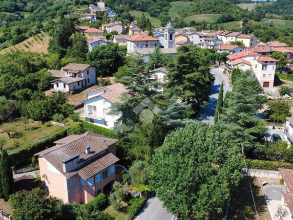 casa indipendente in vendita a Gualdo Tadino in zona San Pellegrino