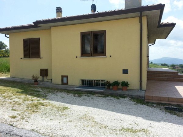 casa indipendente in vendita a Gualdo Tadino in zona Morano Osteria